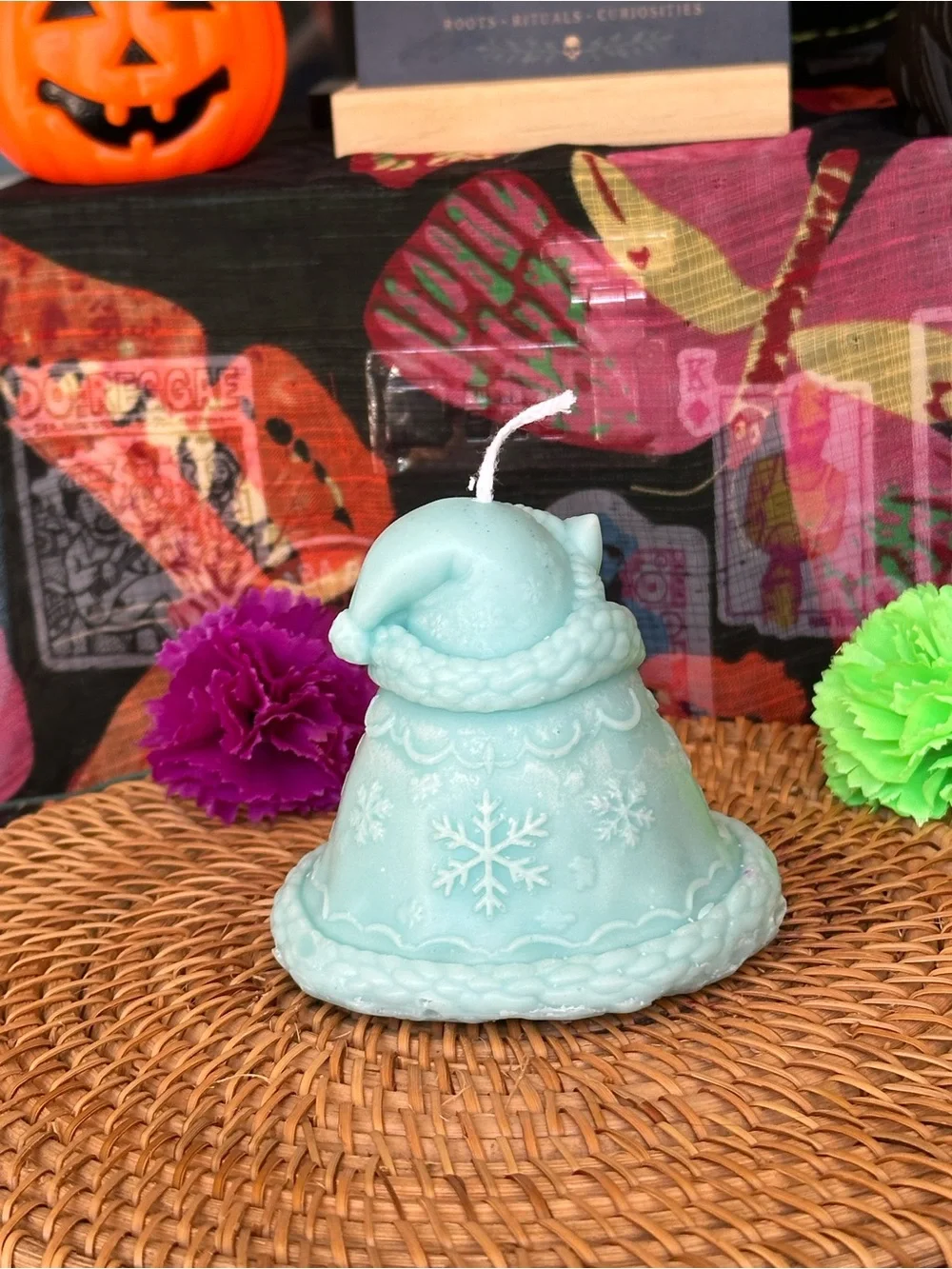 Winter Familiar Cat Candle – Icy Blue